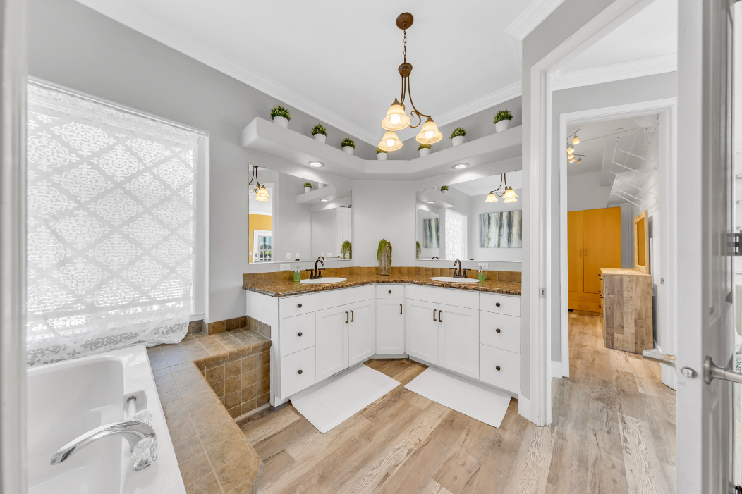 Luxe & Comfy Vineyard Estate ~ Breathtaking Views!