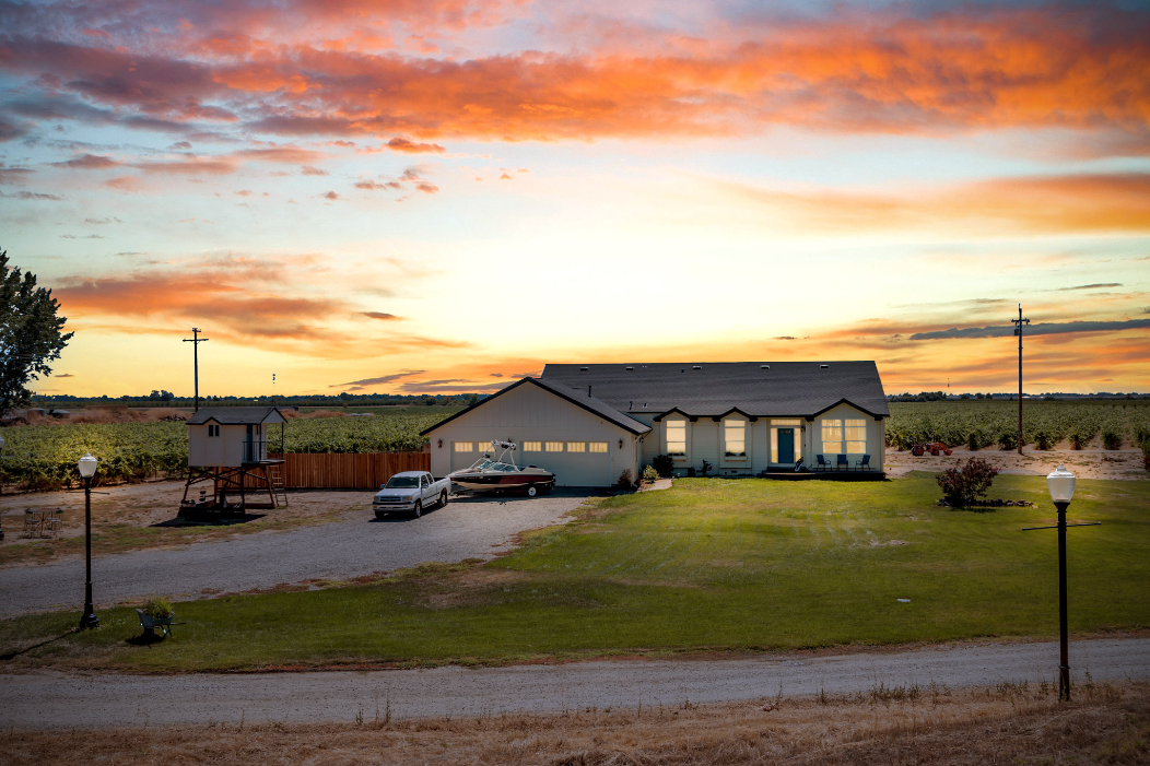 Luxe & Comfy Vineyard Estate ~ Breathtaking Views!