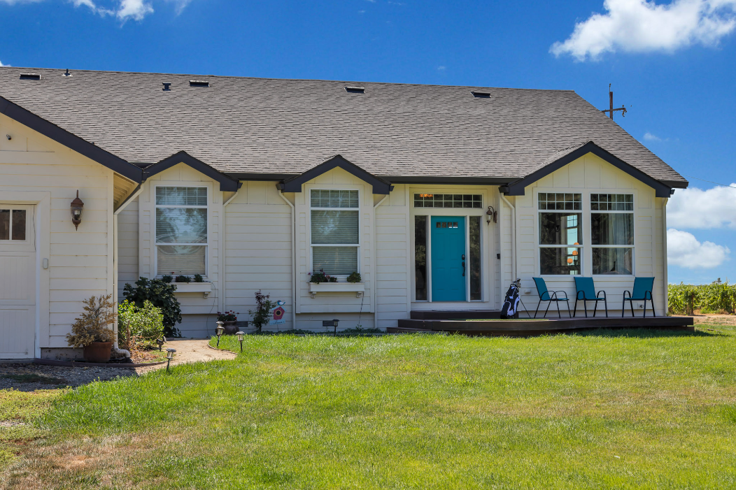 Luxe & Comfy Vineyard Estate ~ Breathtaking Views!