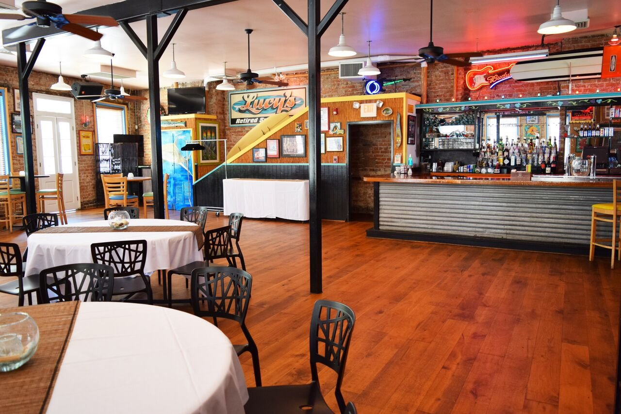 Lucy's Retired Surfers Bar & Restaurant