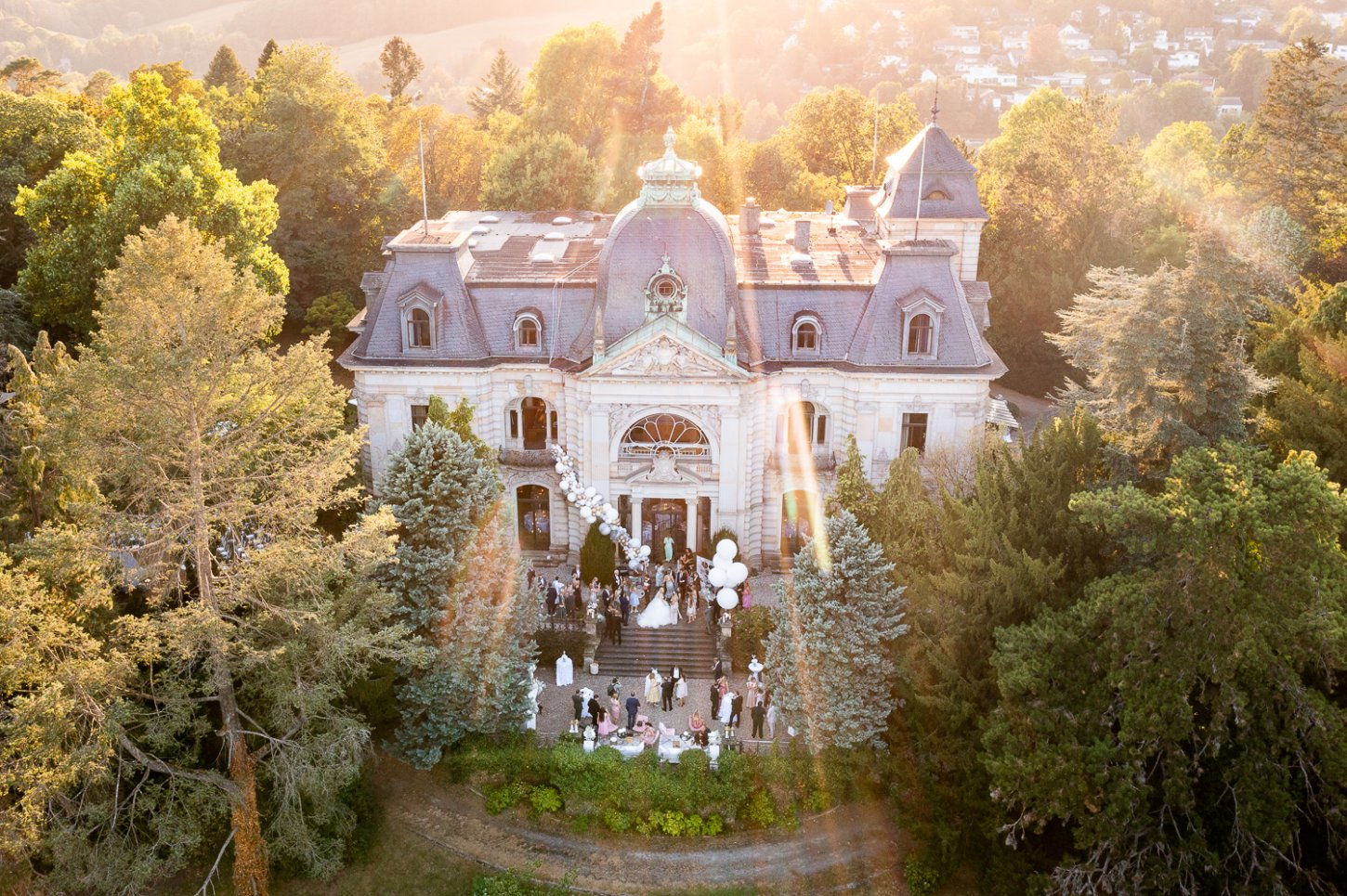 STELLA RHENI | The Luxury Estate