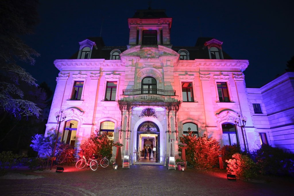 STELLA RHENI | The Luxury Estate