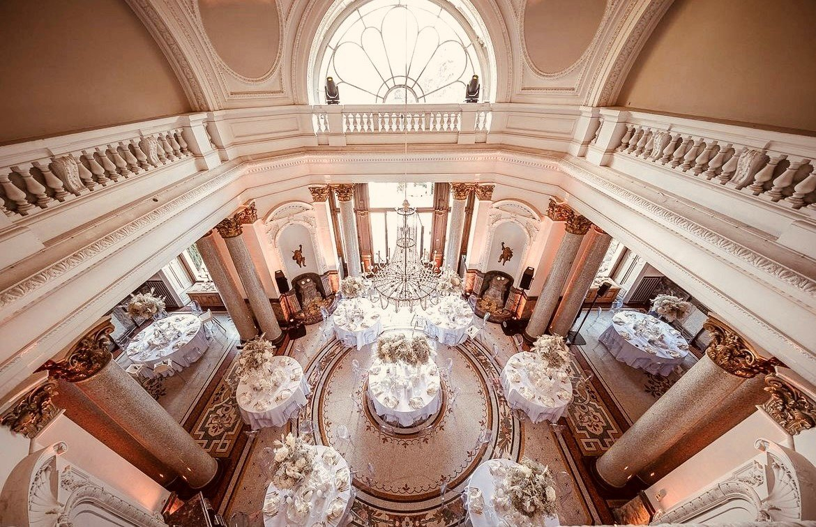 STELLA RHENI | The Luxury Estate