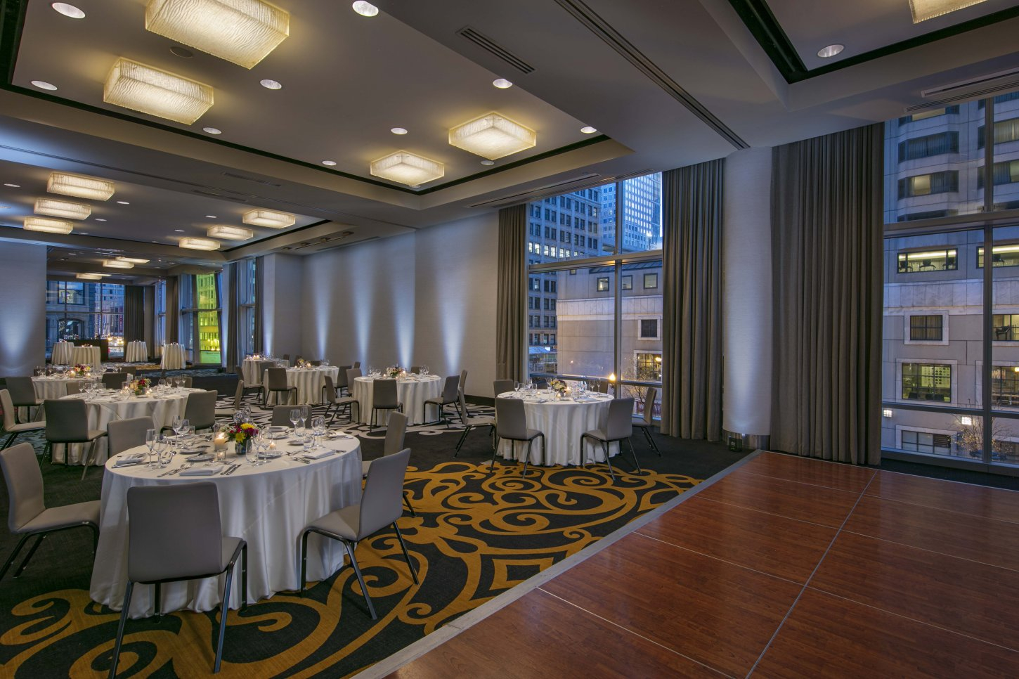 theWit - A Hilton Hotel