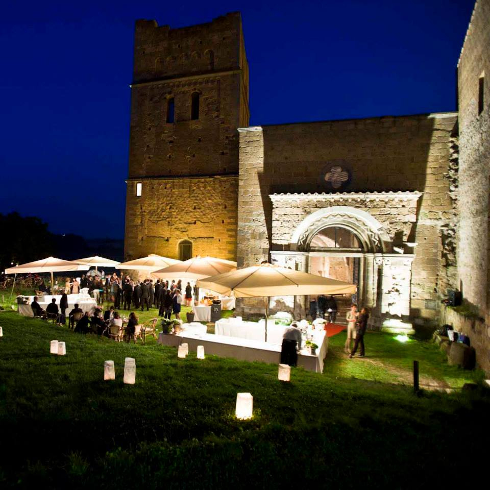 italy-abbey-gathering Abbazia di San Giusto