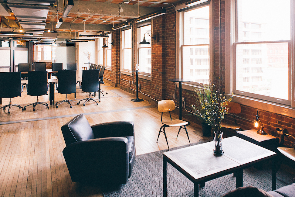 5-4th-floor-retreat-swivel-chiar-and-u-shape The Loft at 600 F