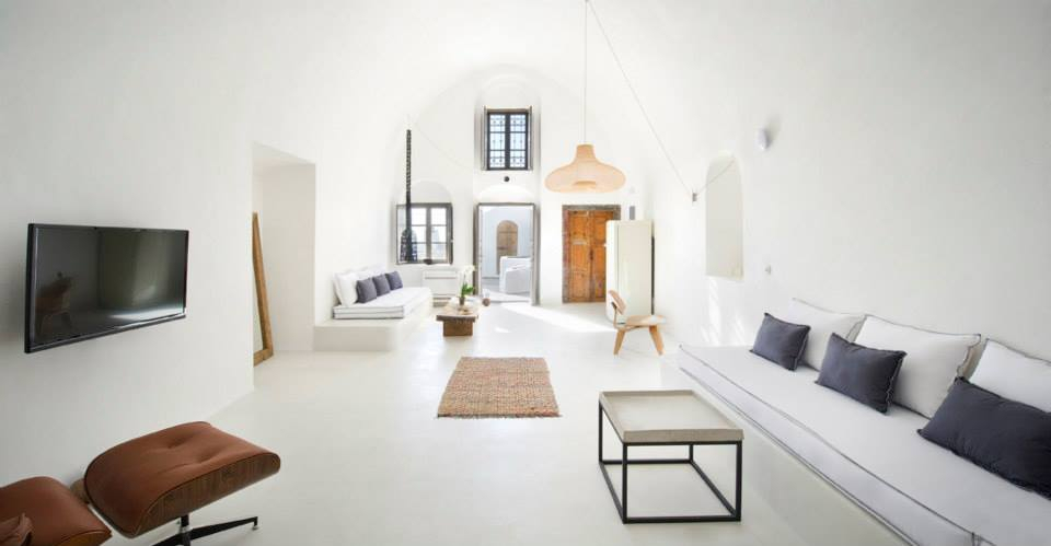 11077373_778330858947591_7714285442554363239_n Sophia Luxury Suites