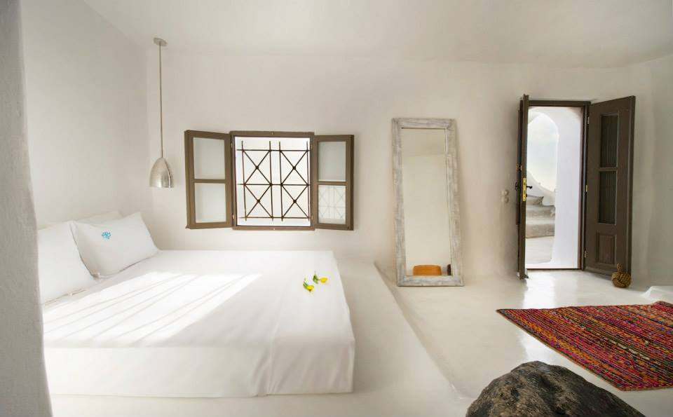 11224884_778327688947908_1796840328244575514_n Sophia Luxury Suites