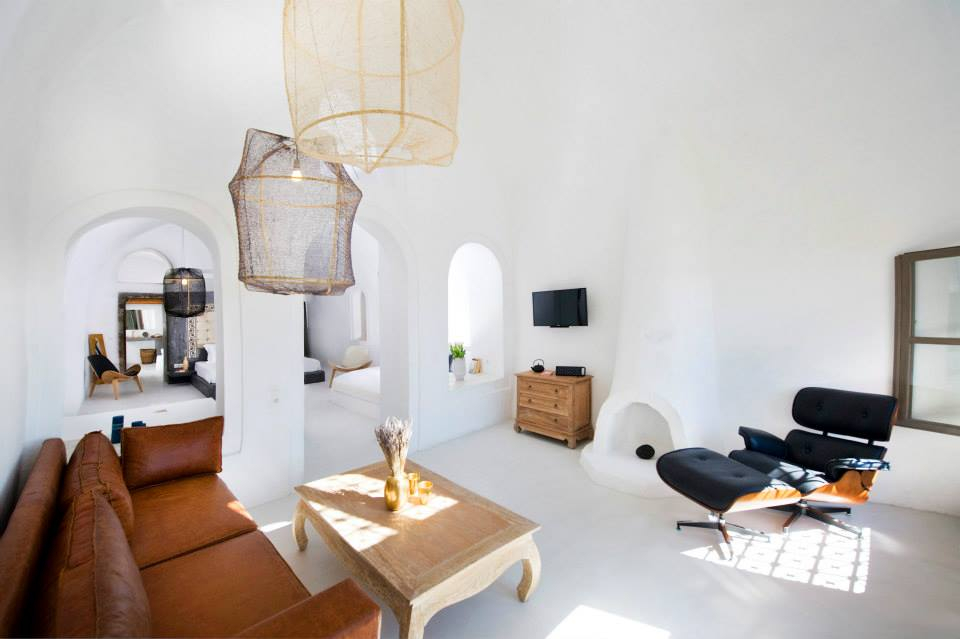 11251778_782939221820088_1769660606209399289_n Sophia Luxury Suites