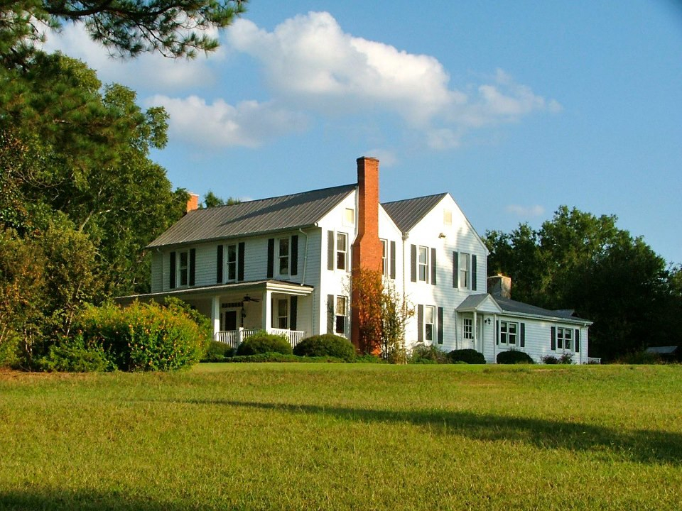 283186_366900530053514_687449602_n The Corry House