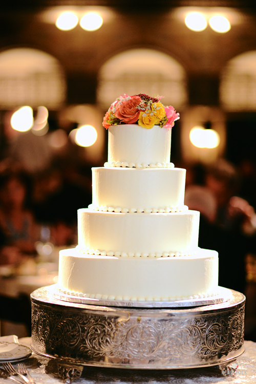 27-1950s-Library-Wedding-Baltimore-Readyluck-Photography-cake George Peabody Library