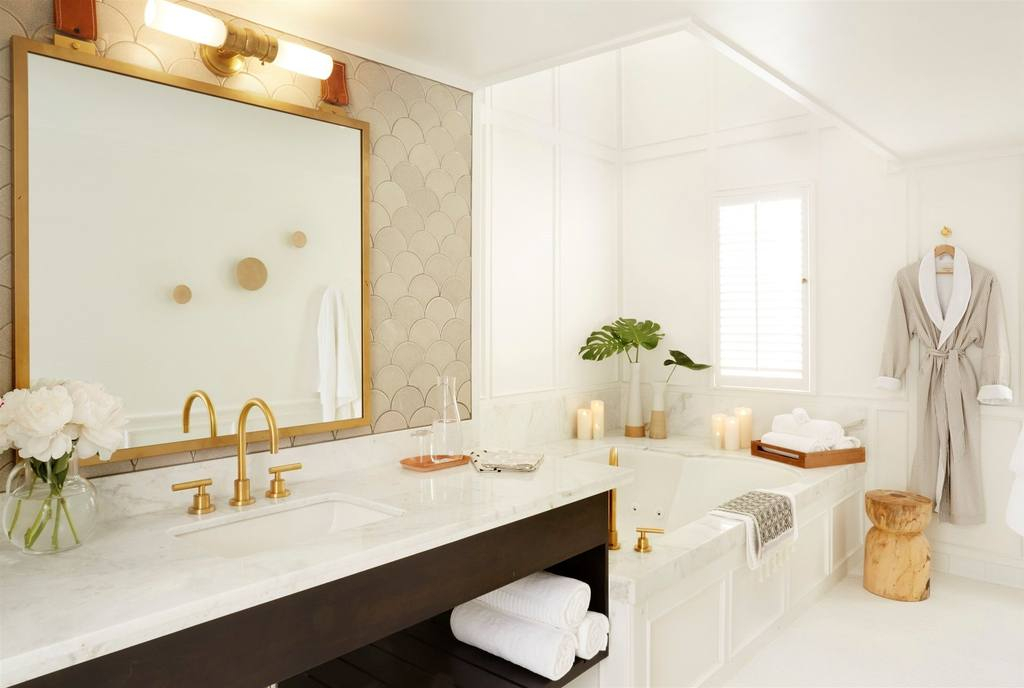 The_Landsby_Tower_Suite_King_3 The Landsby