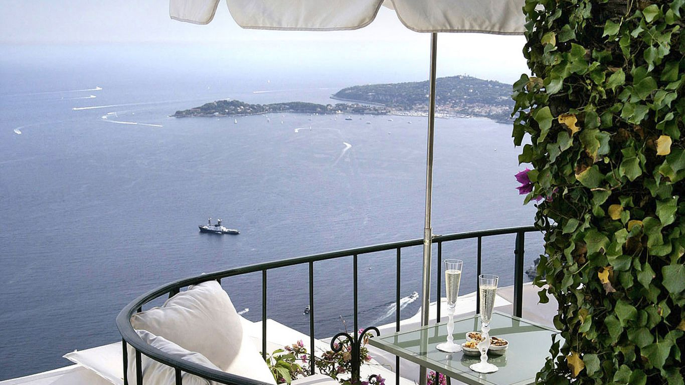 balcony_suite_view_france_eze_chateau Château de la Chèvre d'Or