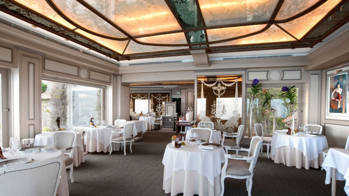chateau_eze_dining_elegant Château de la Chèvre d'Or