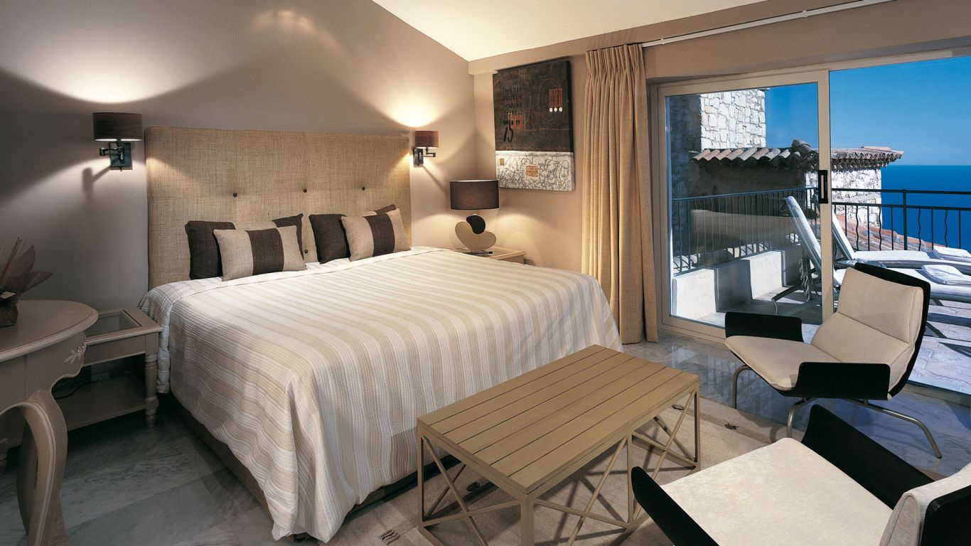 chateau_suite_room_france_eze_view Château de la Chèvre d'Or