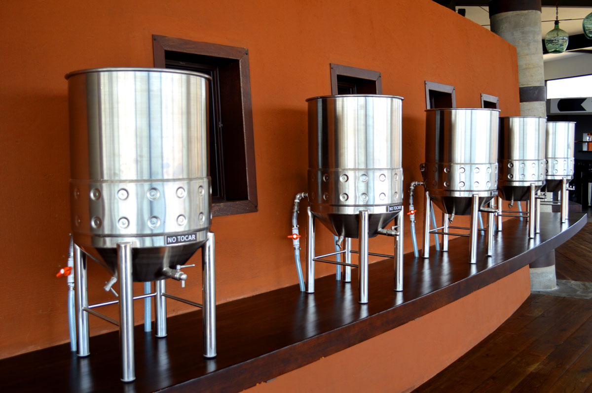 Decantos_Vinicola_6-HcK4Qi Decantos Vinícola