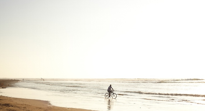 bikeronbeachgallery Casa Creando Olas