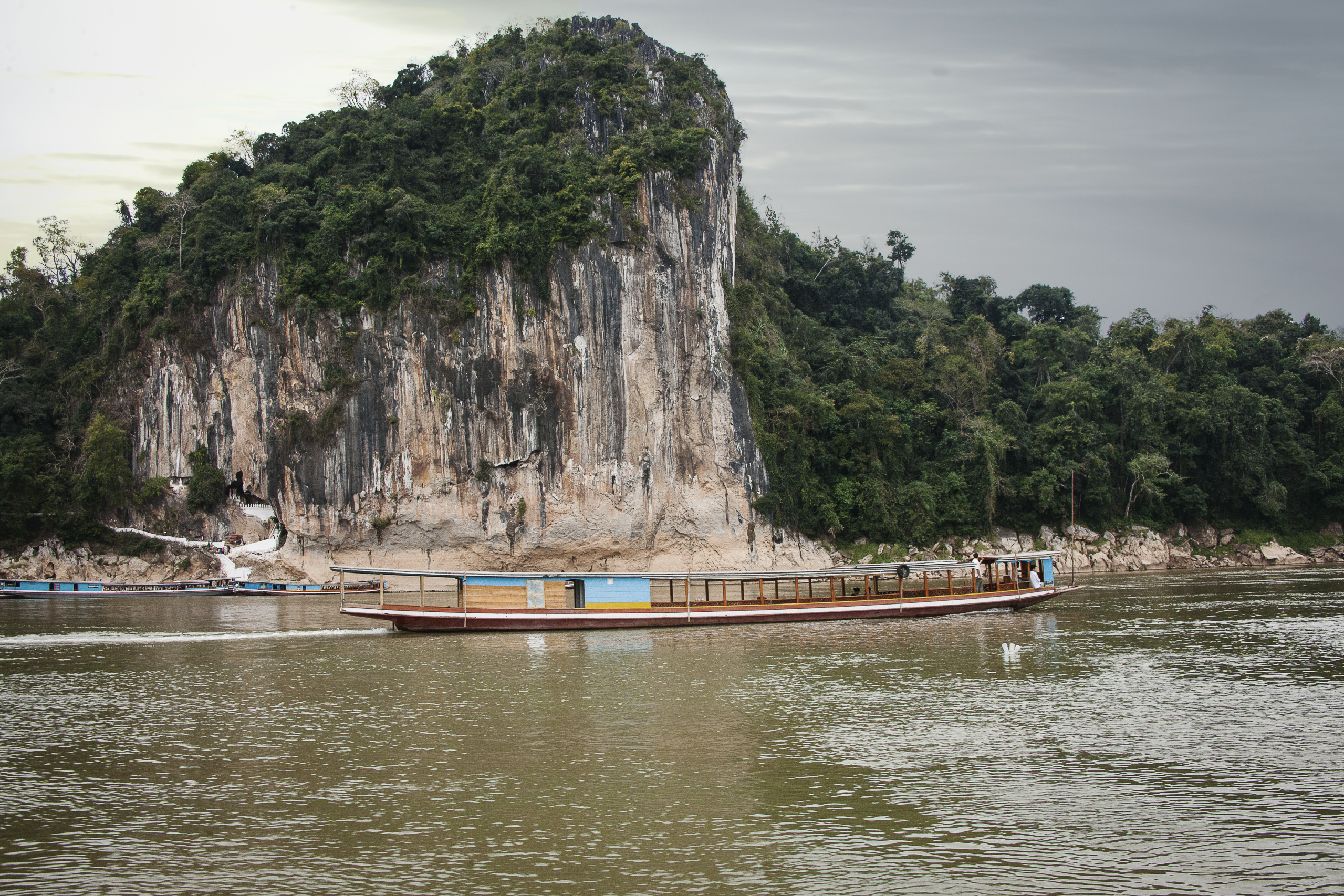 Amantaka Boat by Pak Ou Caves_High Res_1393 Amantaka