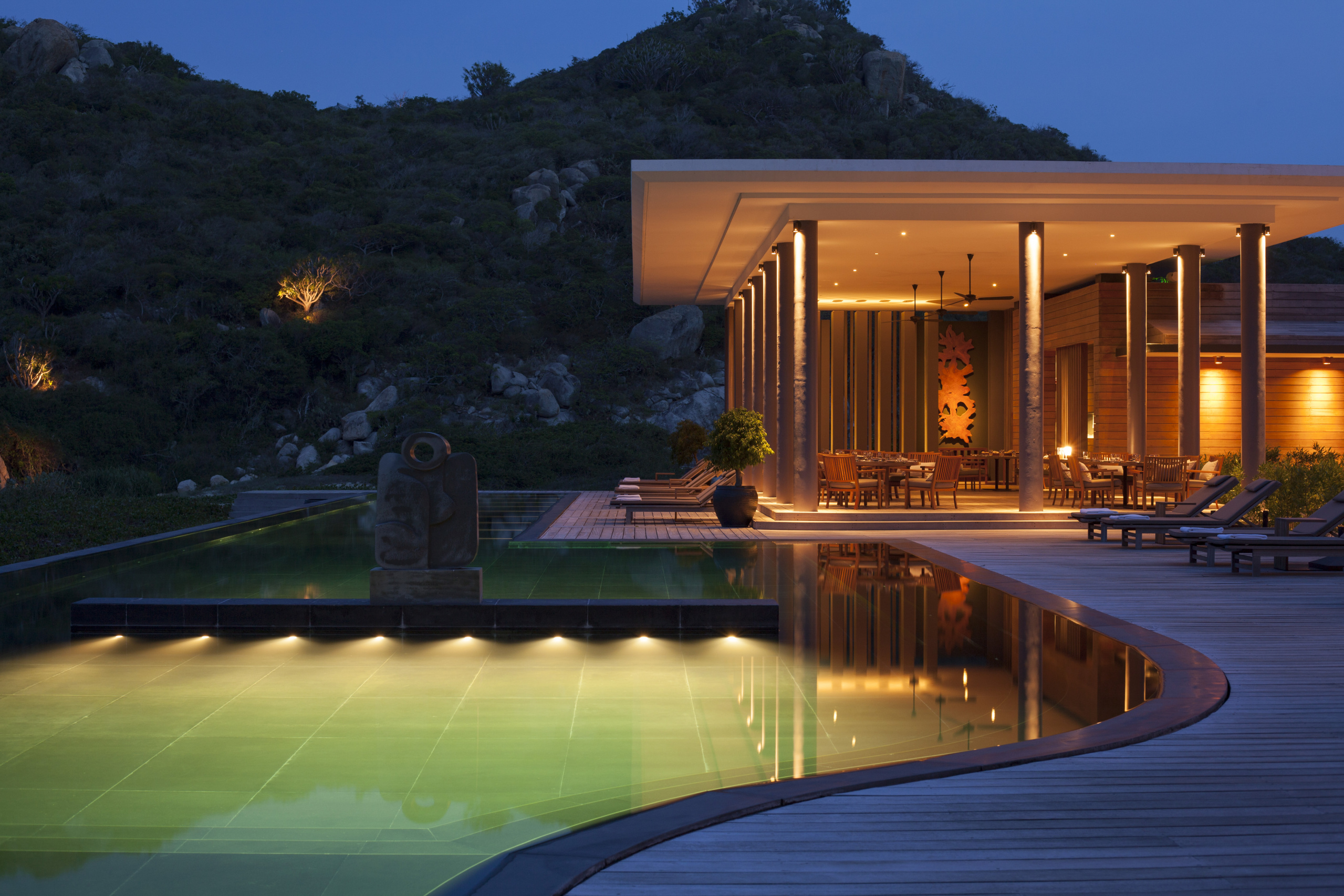 Beach Club Restaurant at dusk_High Res_4824 Amanoi