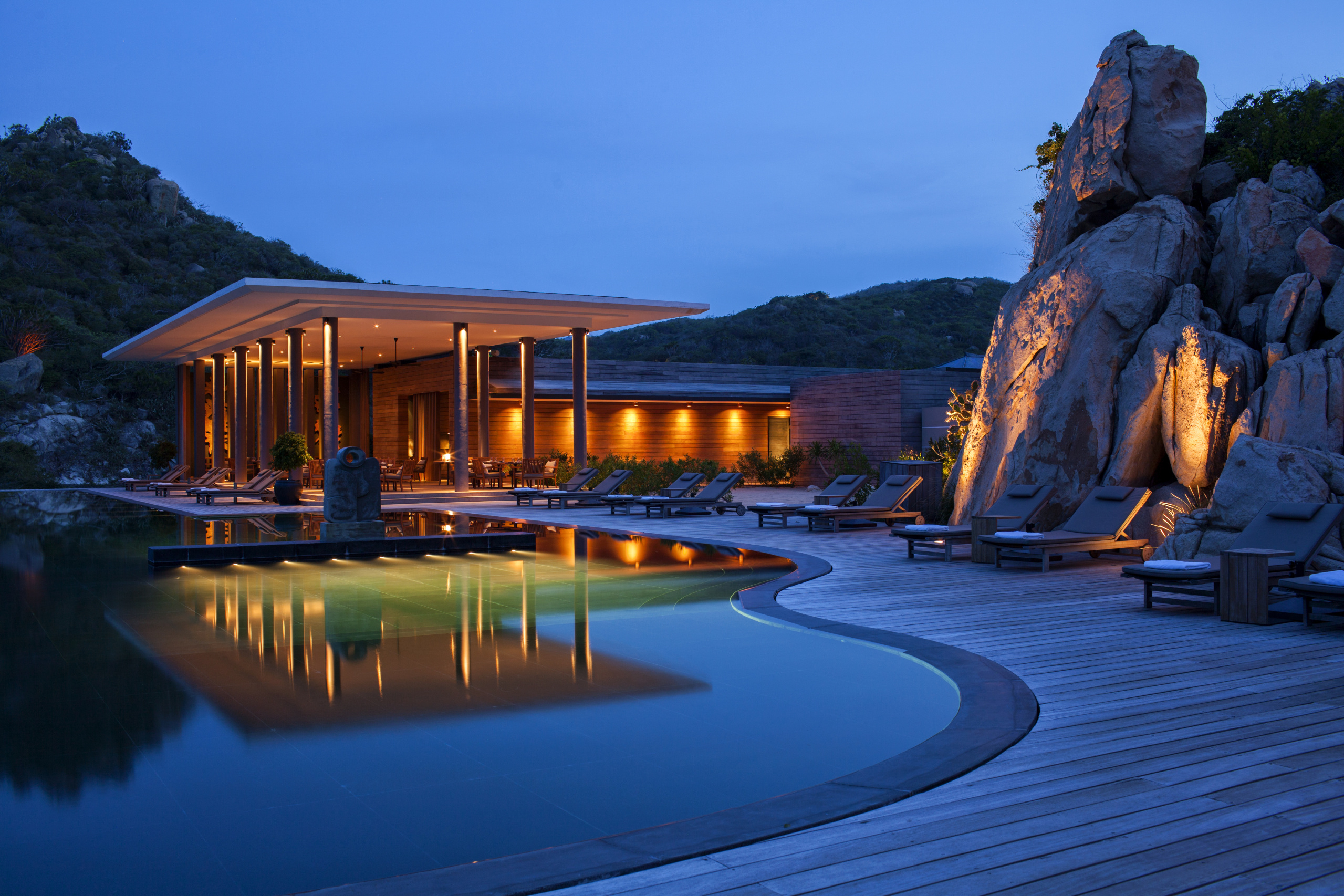 Beach Club Restaurant at dusk_High Res_4825 Amanoi