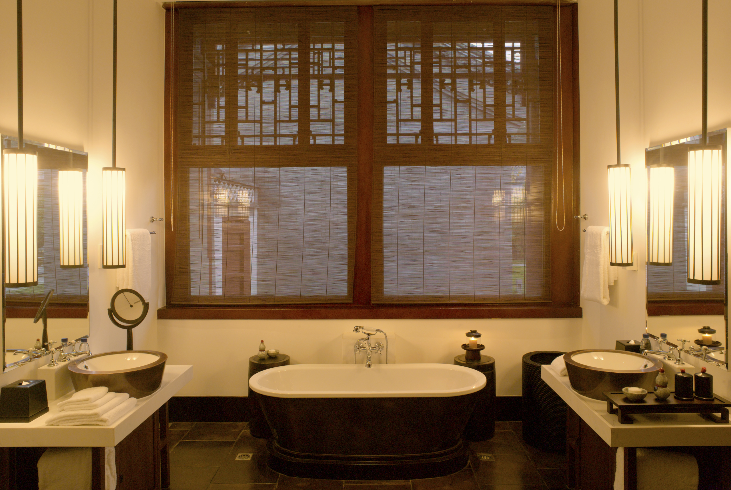 Courtyard Deluxe Suite Bathroom_High Res_2299 Aman at Summer Palace