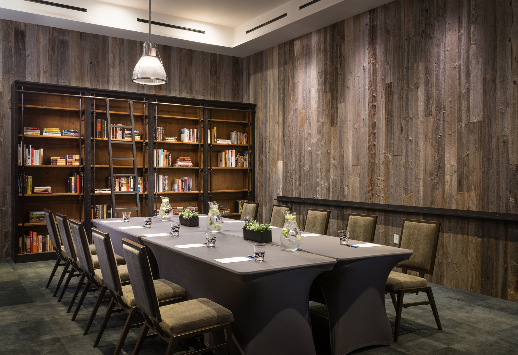 TheVenueReport-HotelVanZandt-17 Hotel Van Zandt - A Kimpton Hotel