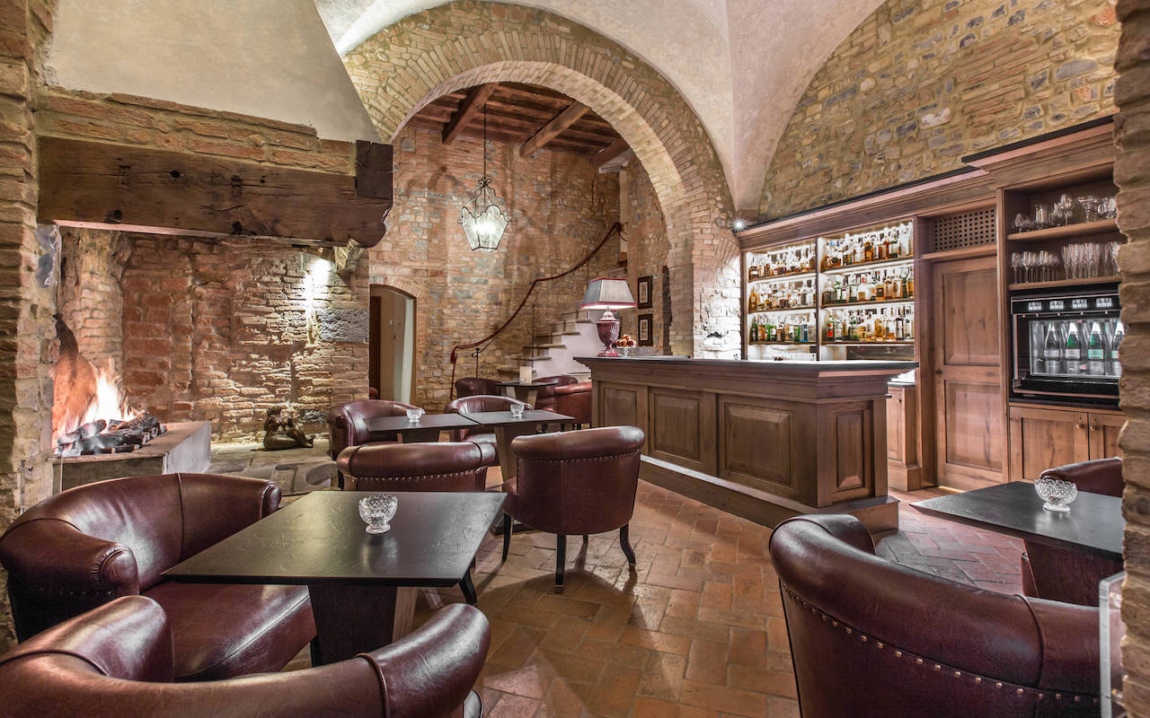 Castello del Nero Hotel & Spa-the bar COMO CASTELLO DEL NERO HOTEL & SPA