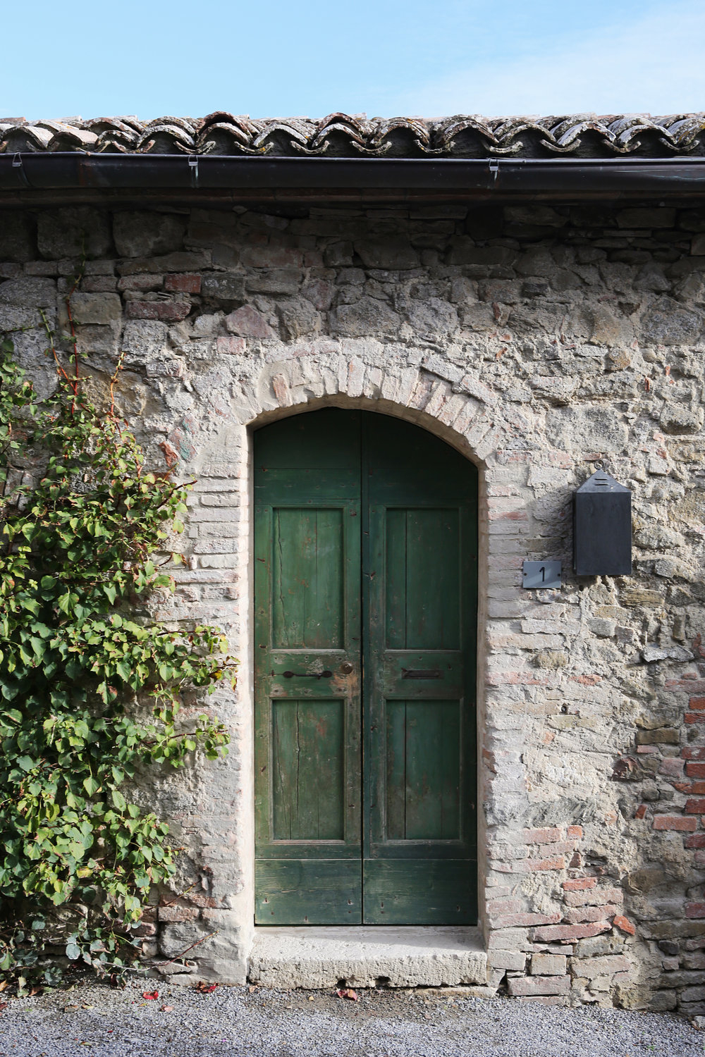 TheVenueReport-MonteverdiTuscany-InBedWithMe-01 Monteverdi Tuscany