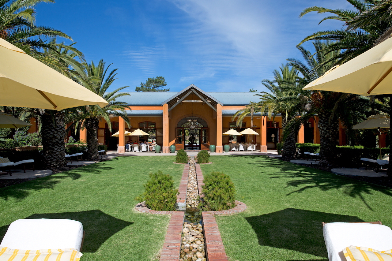 Palmed-courtyard La Residence