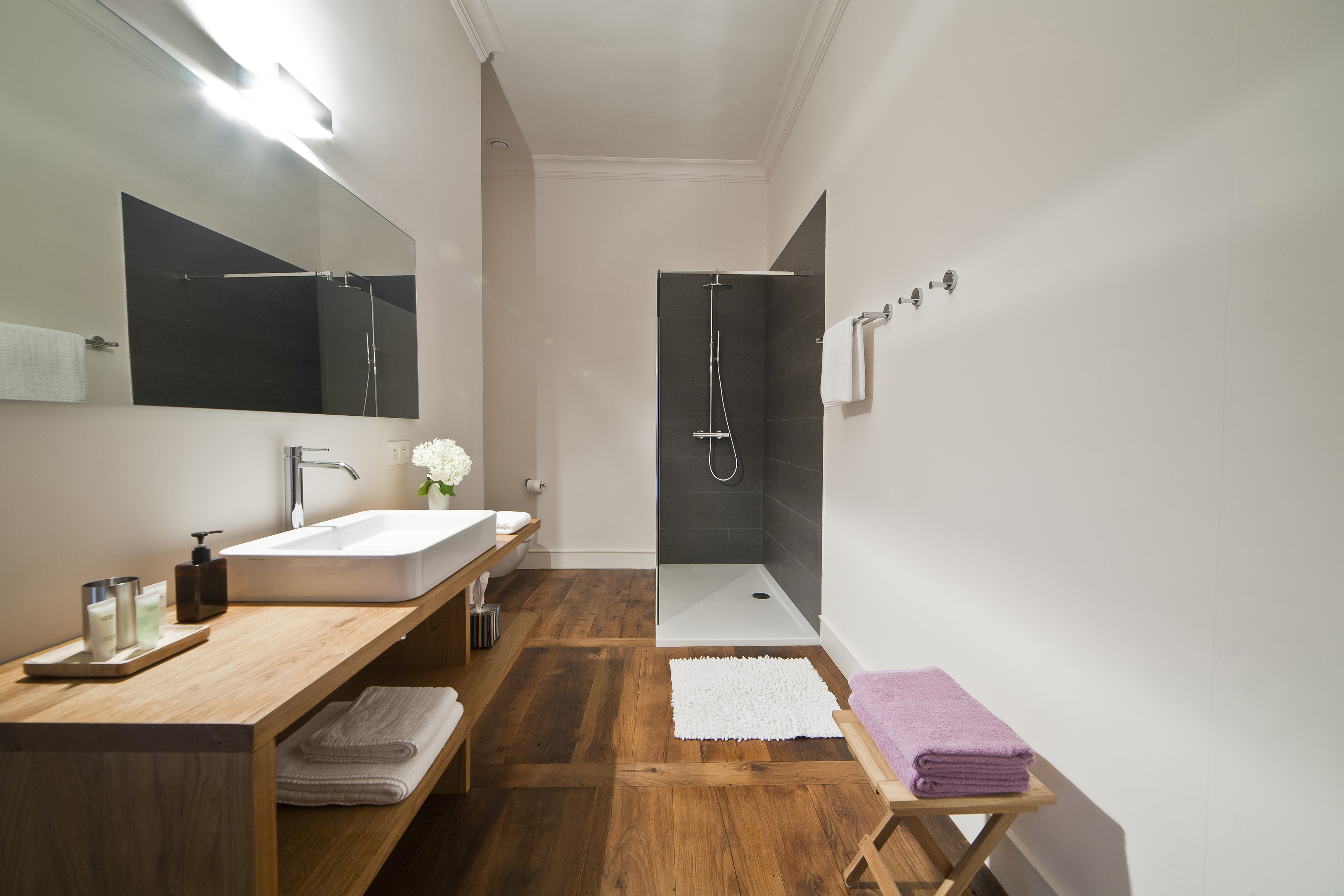 Anita Deses - Room 5 en suite Chateau de Redon