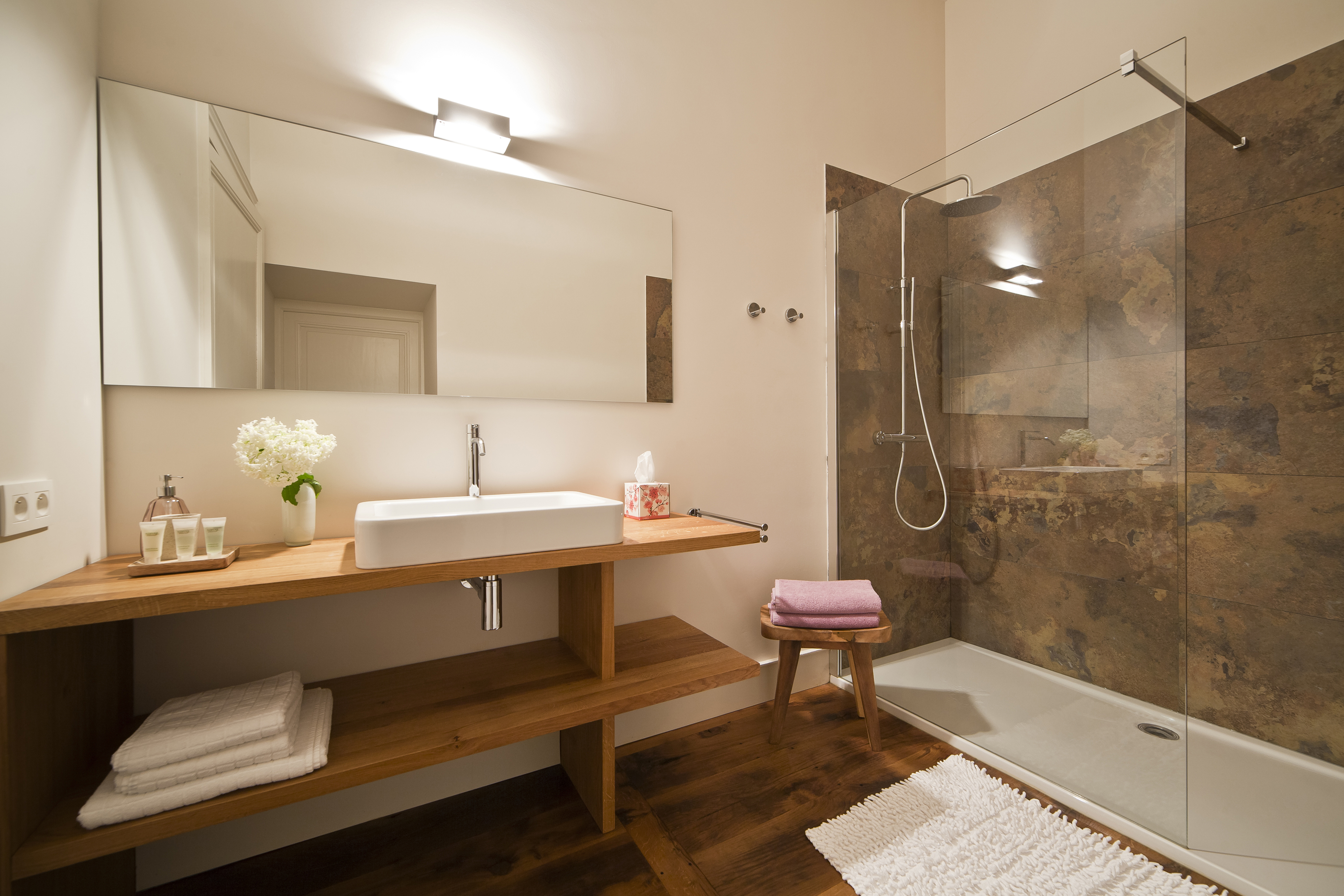 Anita Deses - Room 9 en suite Chateau de Redon