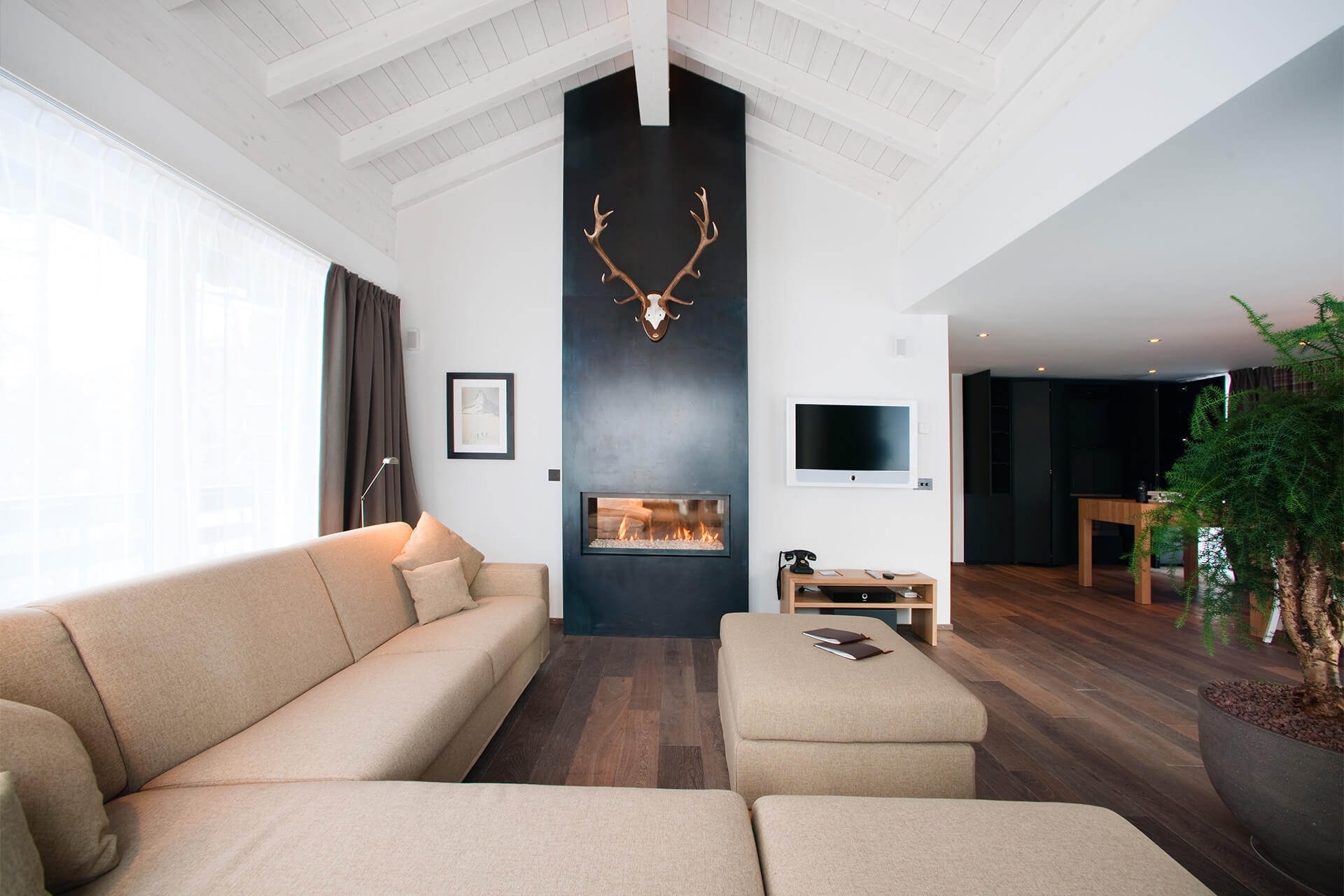 CERVO-PanoramicLivingSuite-01 CERVO Mountain Resort