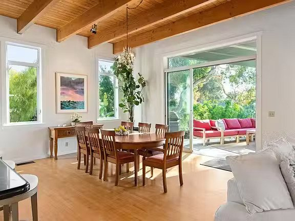 1704482681529-4 The Zumirez Four