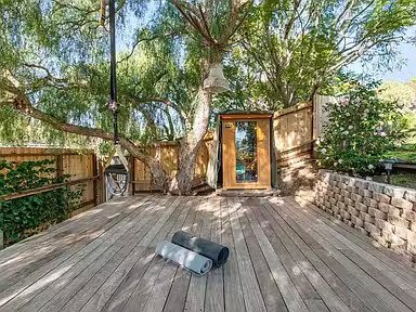 1704482681921-10 The Zumirez Four