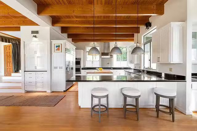 1704482682476-14 The Zumirez Four