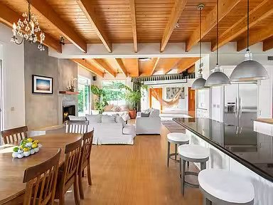 1704482682619-13 The Zumirez Four