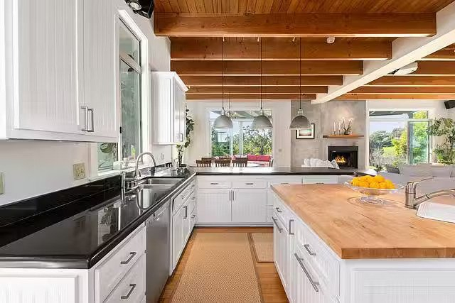 1704482682800-15 The Zumirez Four