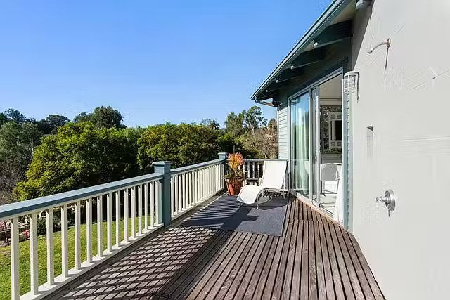 1704482683199-19 The Zumirez Four