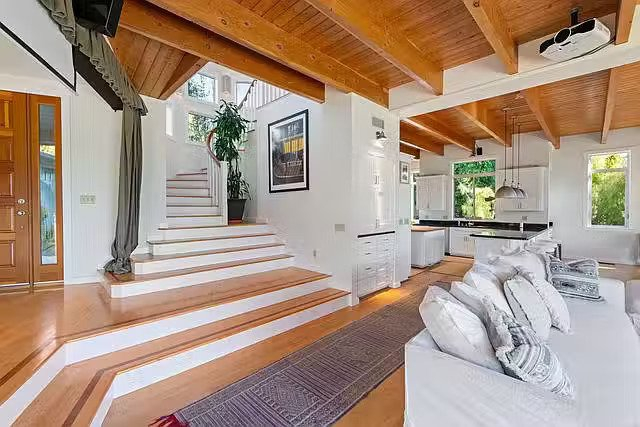 1704482683261-16 The Zumirez Four