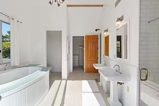 1704482683662-22 The Zumirez Four