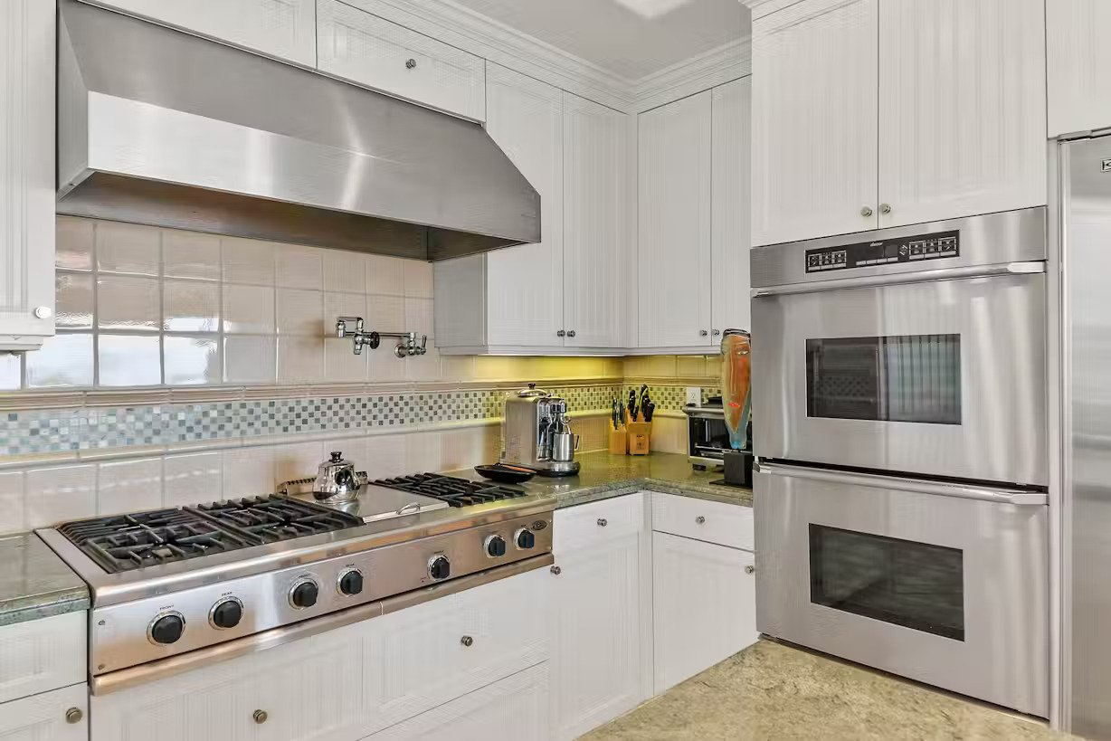 1704229576941-Kitchen (1) The Broad Beach One