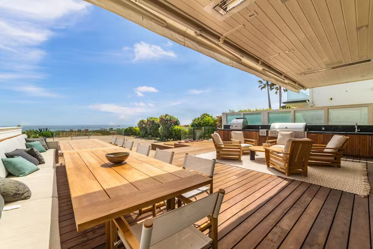 1704229608057-Seating Area The Broad Beach One