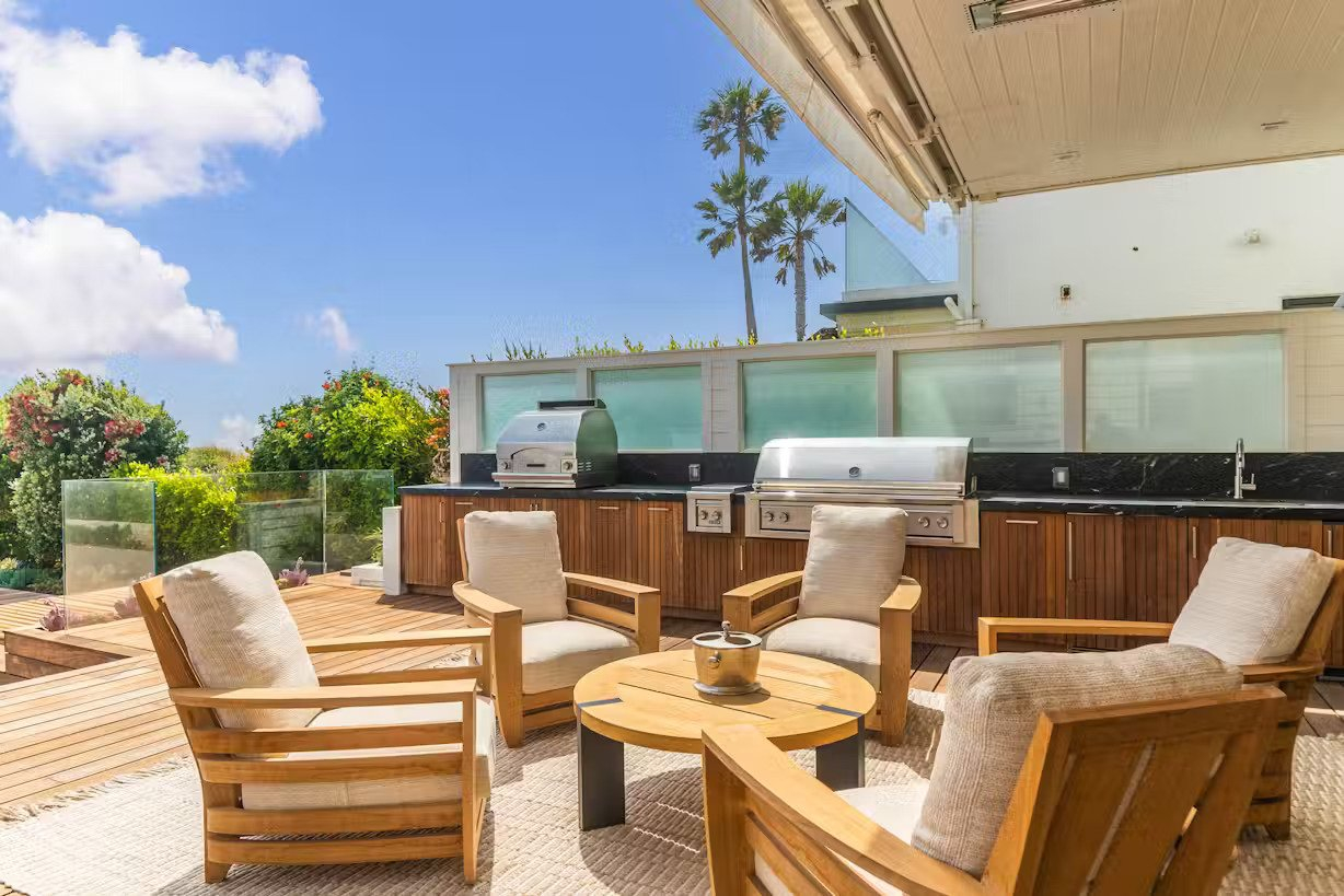 1704229609375-Seating Area (1) The Broad Beach One