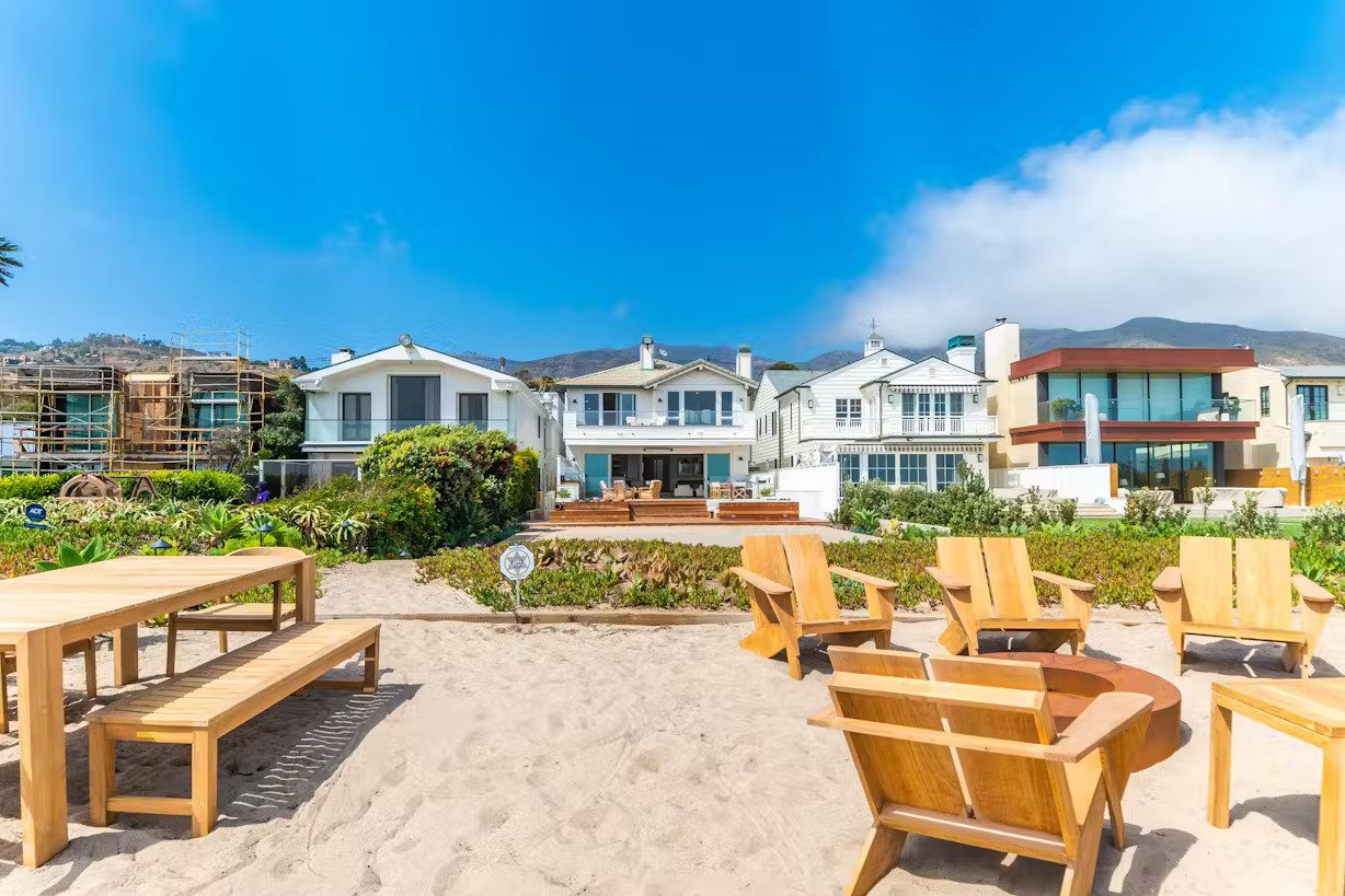 1704229609421-Beach Front and Seating Area (1) The Broad Beach One