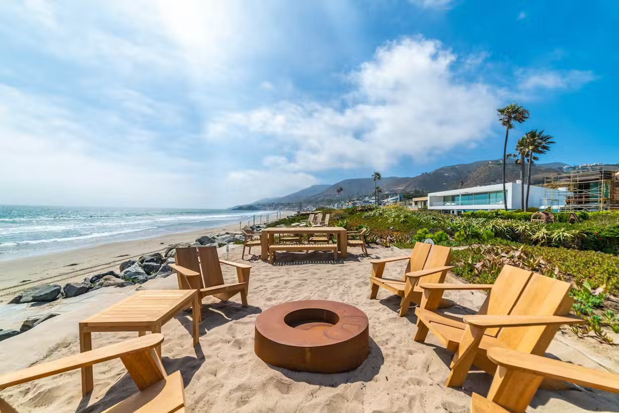 1704229610914-Beach Front and Seating Area (3) The Broad Beach One