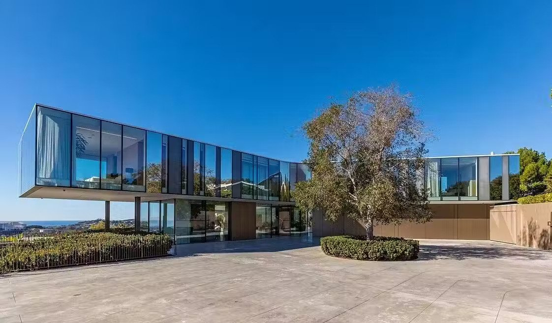 1704822596938-Front Entrance DriveWay (2) The Orum One