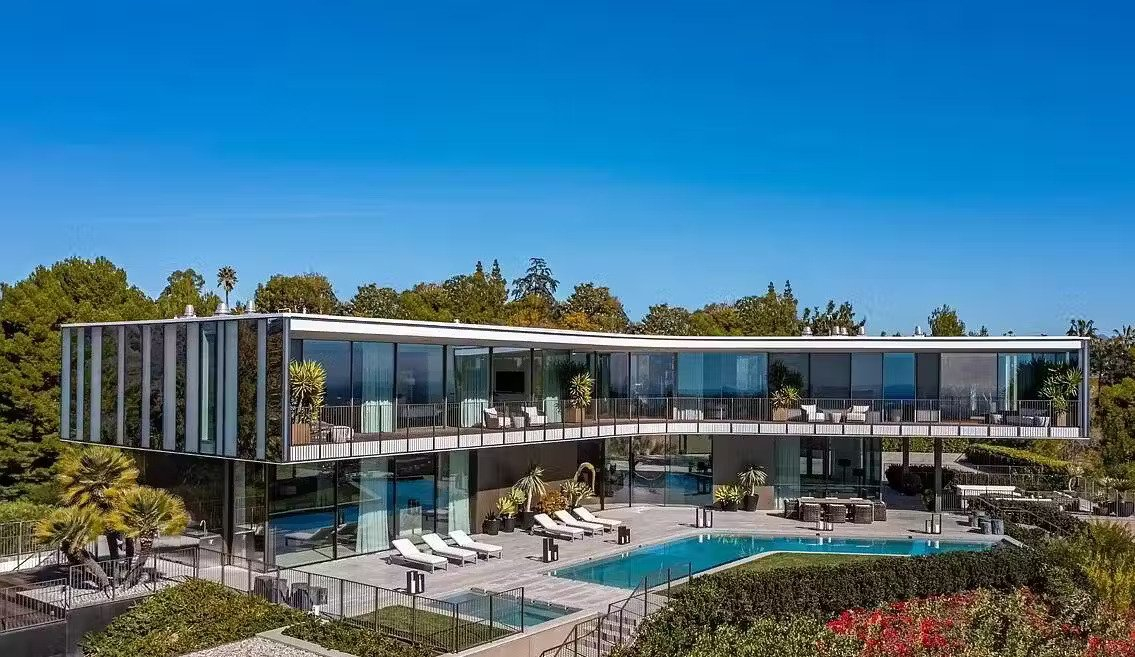 1704822597667-Outdoor pool and Seating area and House Profile The Orum One