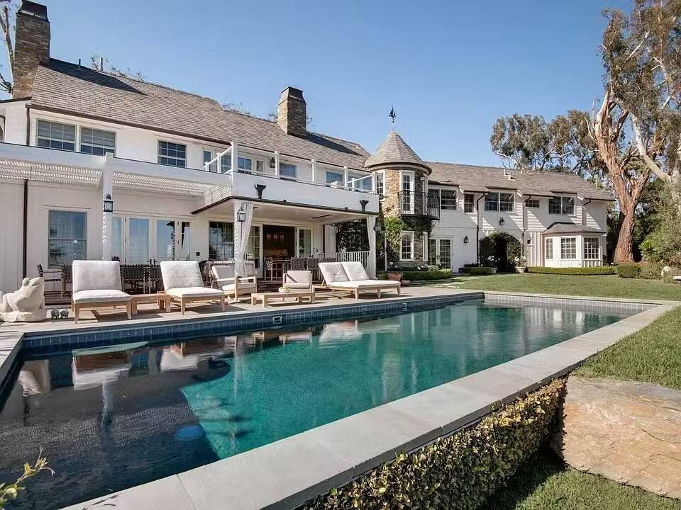 1704561692089-5 The Zumirez Three