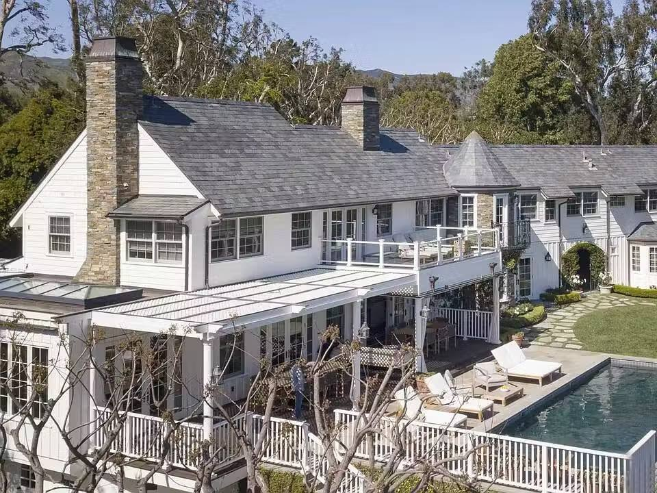 1704561692114-8 The Zumirez Three