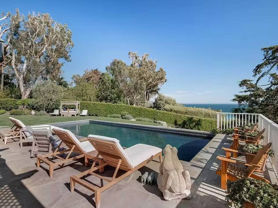 1704561692210-7 The Zumirez Three